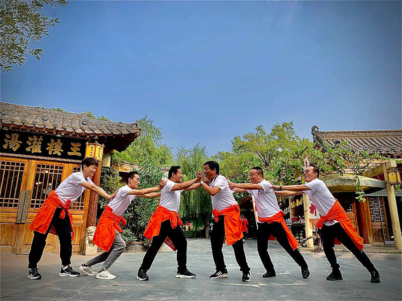 AHL steel team members in Qingming Park